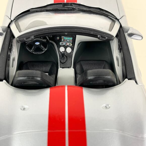 Burago 1999 Shelby Series 1 Convertible 1:18 Scale Model Car - Picture 5 of 7